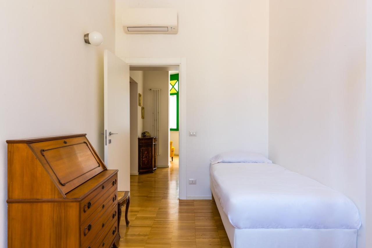 Nova Stylish House In Center By Napoliapartments Esterno foto