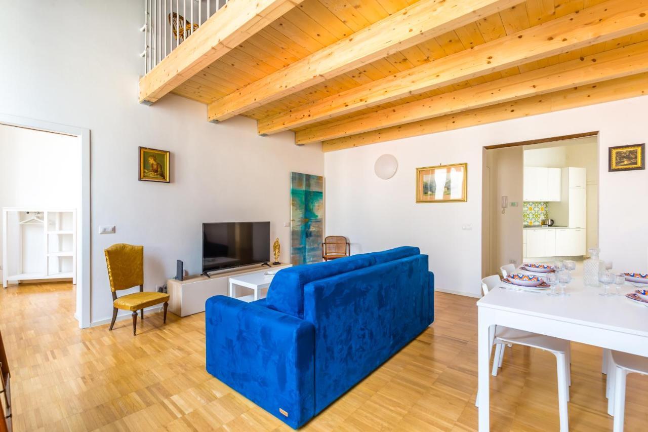 Nova Stylish House In Center By Napoliapartments Esterno foto